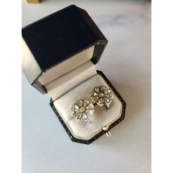 Vintage Weisner Floral Screwback Earrings - Picture 6 of 10